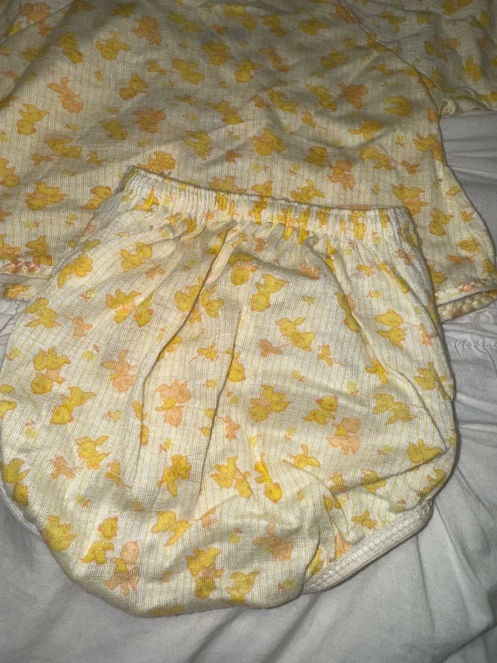 CARTER'S LAYETTE YELLOW SIZE SET PLASTIC LINNING- VINTAGE BABY ANIMALS